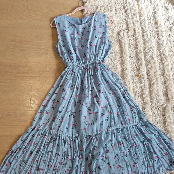 Floral Blue Sleeveless Dress - Picture 2 of 9